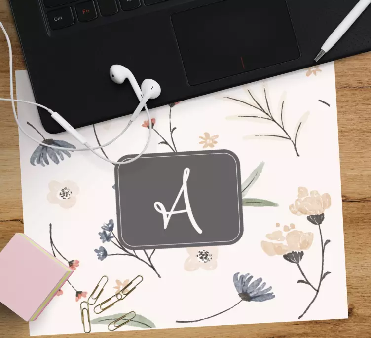 Virágos monogram kezdőbetű mouse pad névvel - TenStickers