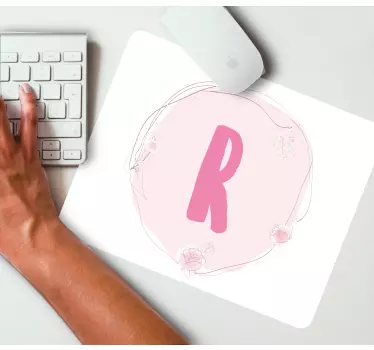 Fából készült kezdőbetű, virágokkal, egyedi egerek - TenStickers