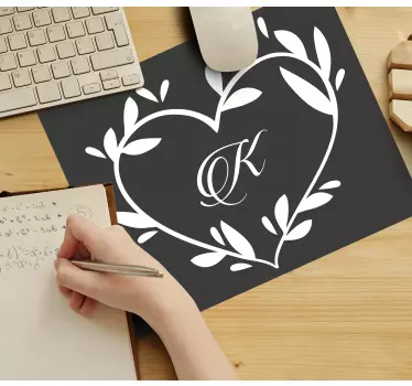 Szív alakú monogramos egérpad - TenStickers