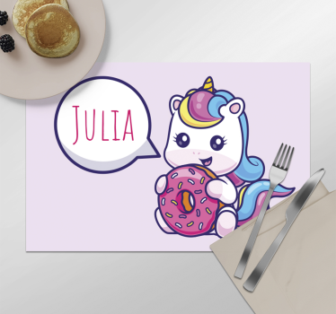 Tányéralátétek névvel unicorn egy sütivel - TenStickers