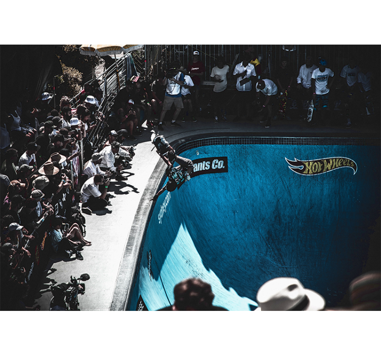 Gördeszkás trükköt mutat be Jármű falfestmények - TenStickers