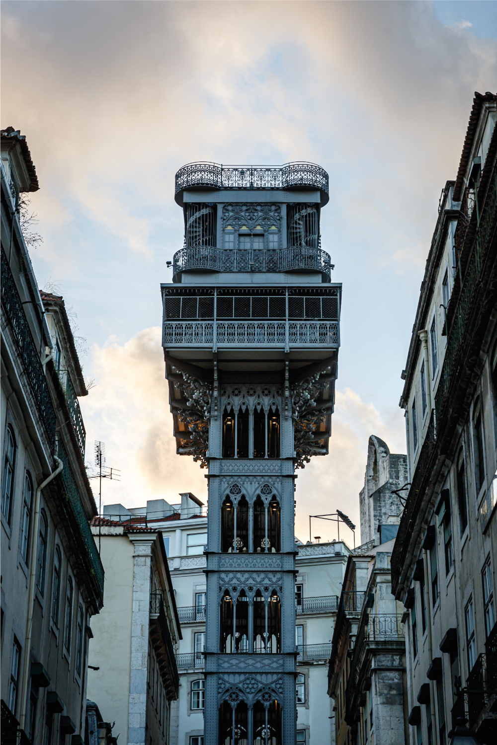 Lisboa felvonó plakát szobánként - TenStickers