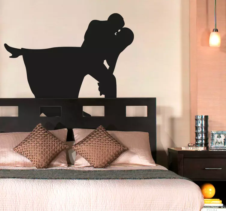 Szex az ágyban sziluett matrica - TenStickers