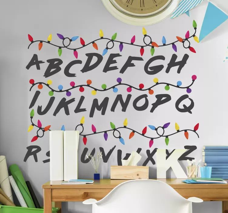 Idegen dolgok mozifalmatrica - TenStickers