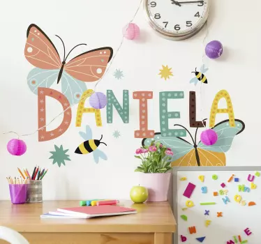 Névvel ellátott pillangós matrica babának - TenStickers