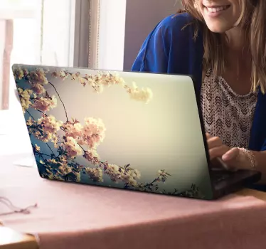 Tavasszal virágzó laptop bőr matrica - TenStickers