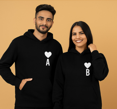 Egyedi név kezdőbetűi és szíve kapucnis pulóver - TenStickers