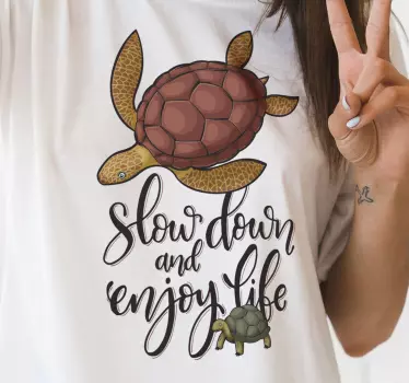 Lassíts le élvezd az életet póló - TenStickers