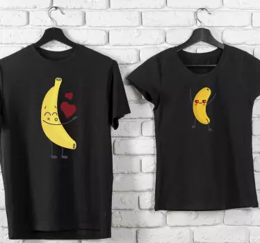 Vicces szerelmes banán szívvel, megfelelő ingekkel a párok számár - TenStickers
